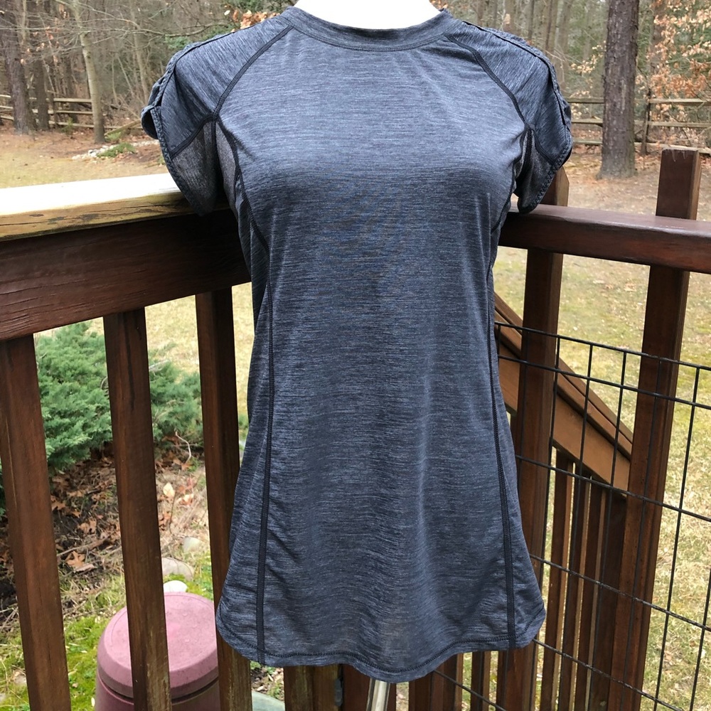 Lululemon Short Sleeve Run Shirt! Size 6